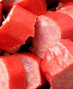 Salçalı sosis Salçalı sosis tarifi