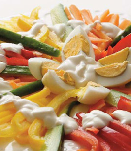 Renkli enerji salatası tarif resmi