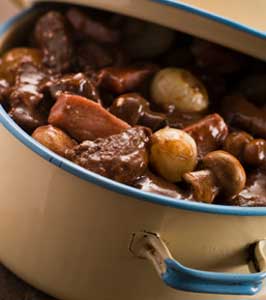 Fırında sebzeli dana eti (Beef Bourguignon) tarif resmi