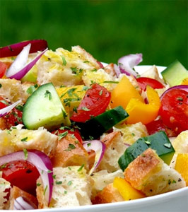 Kıtır ekmekli yaz salatası tarifi Kıtır ekmekli yaz salatası tarifi resmi
