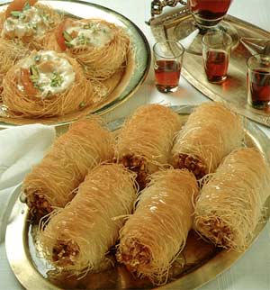 Cevizli kadayıf sarma Cevizli kadayıf sarma
