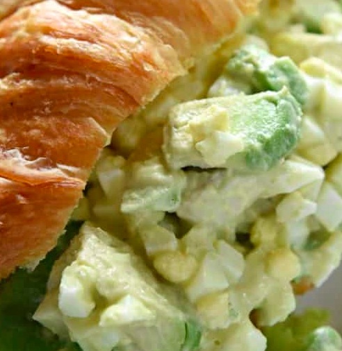 Avakadolu yumurtalı salata tarifi Avakadolu yumurtalı salata