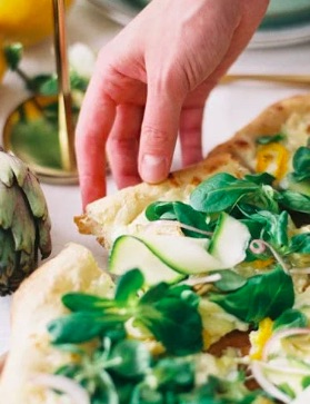 Enginarlı Pizza Tarifi (Urla Usulü) Enginarlı Pizza Tarifi (Urla Usulü)